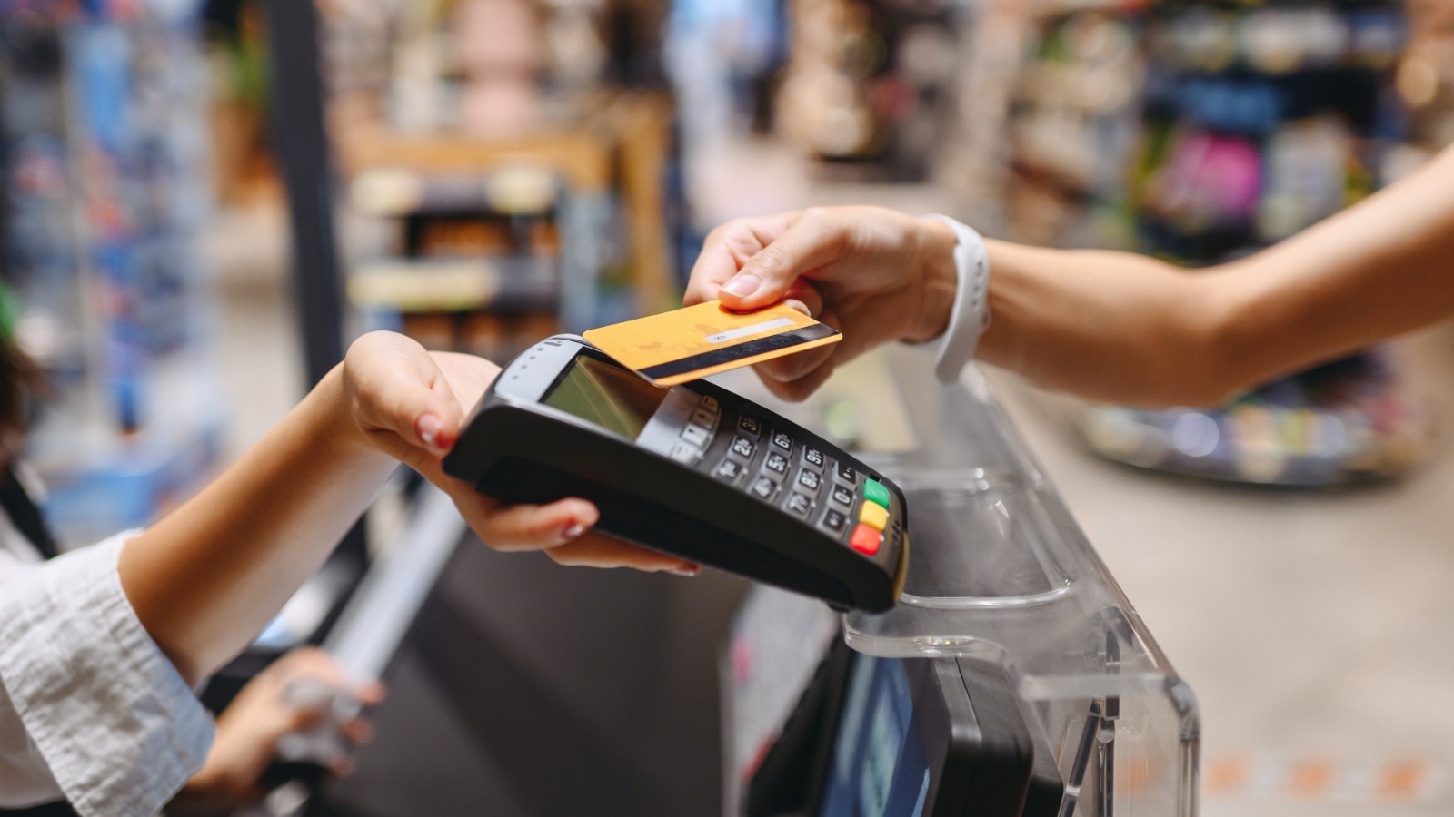    Por los descuentos en efectivo y la baja de la inflación, cayó el uso de la tarjeta de débito 