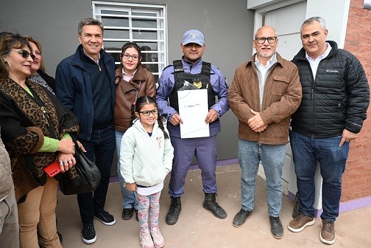 Familias de Taco Pozo accedieron a una casa, después de años de espera