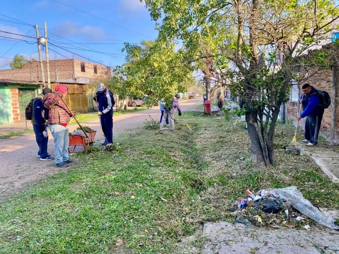 El municipio de Fontana avanza con operativos de limpieza en el barrio Güemes