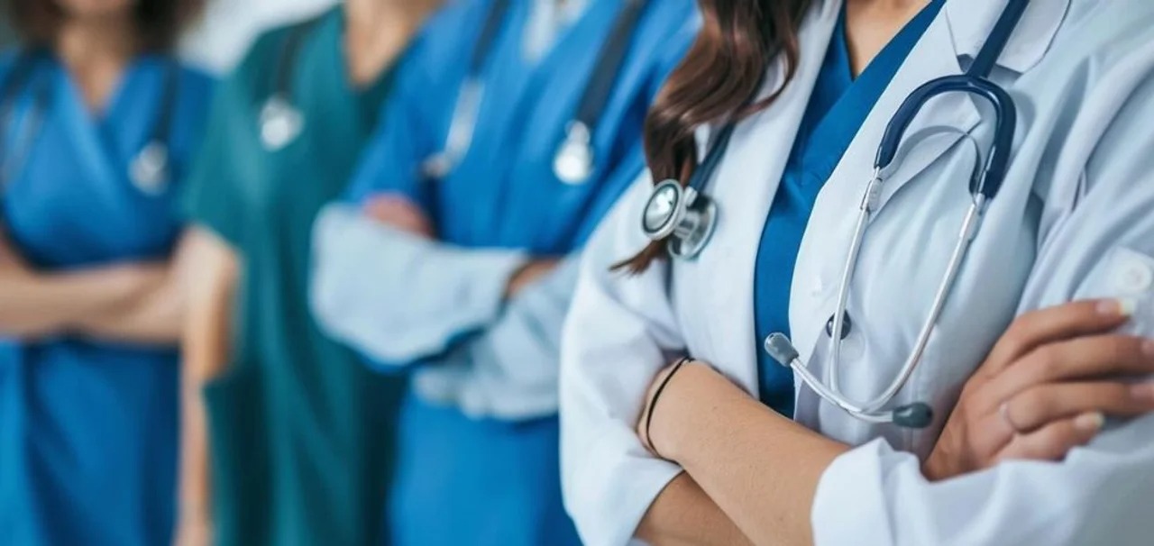 Médicos sospechados de copiar exámenes: ninguno de los 117 pudo revalidar su nota