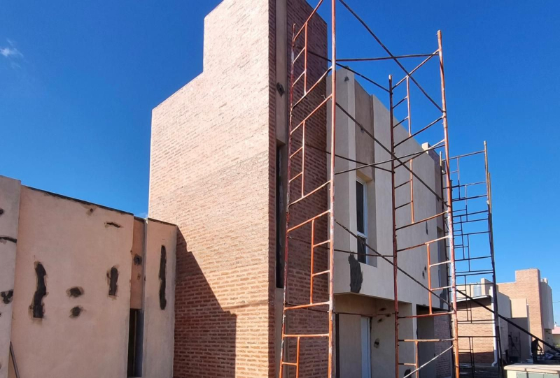 Avanza la construcción de viviendas en Sáenz Peña dentro del plan provincial