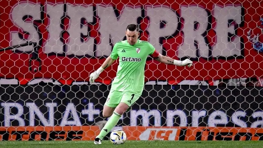 Independiente fue mejor pero Armani salvó a River de perder