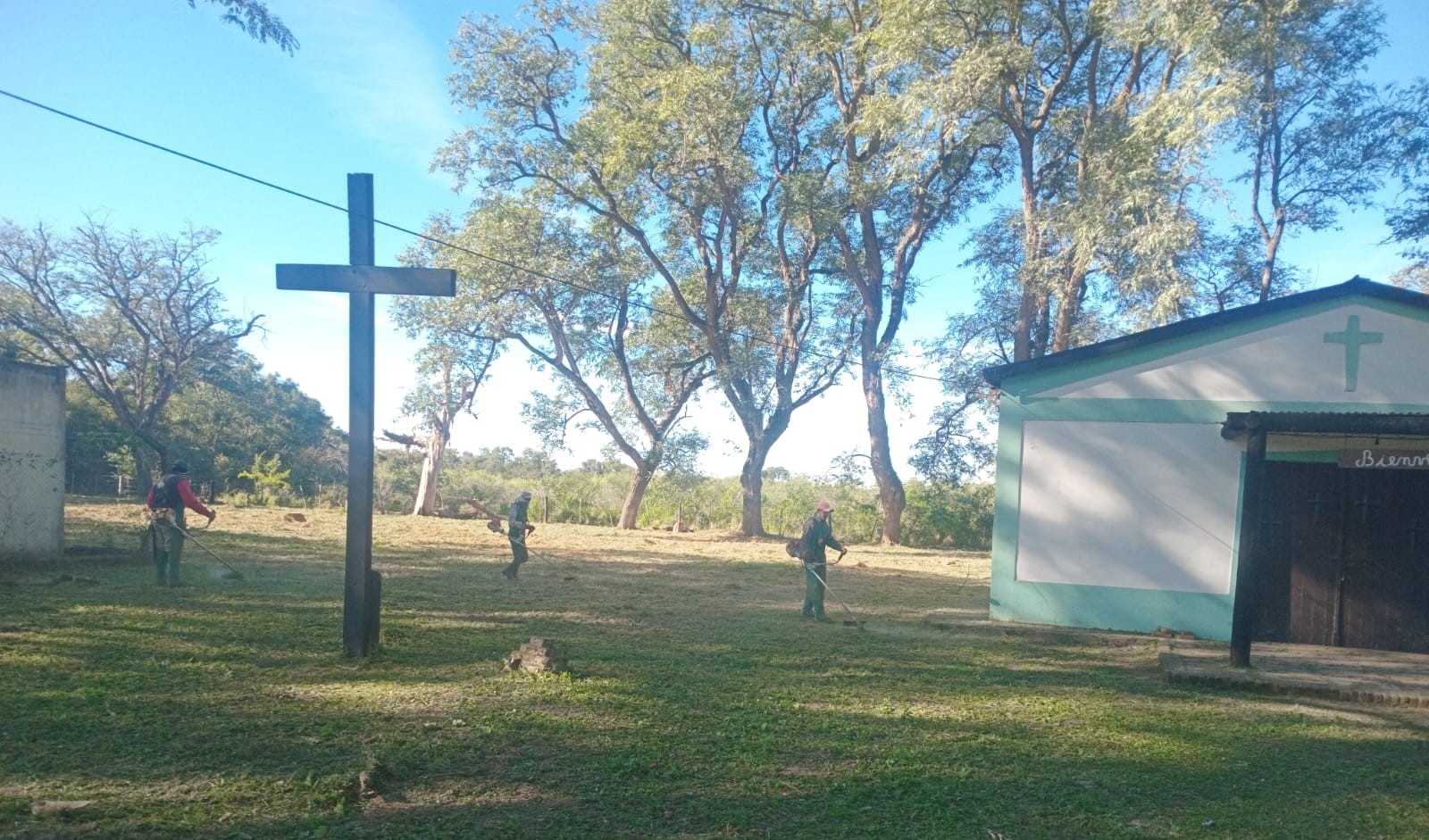 Municipalidad de Plaza: tareas de desmalezado en la capilla Santa Elena