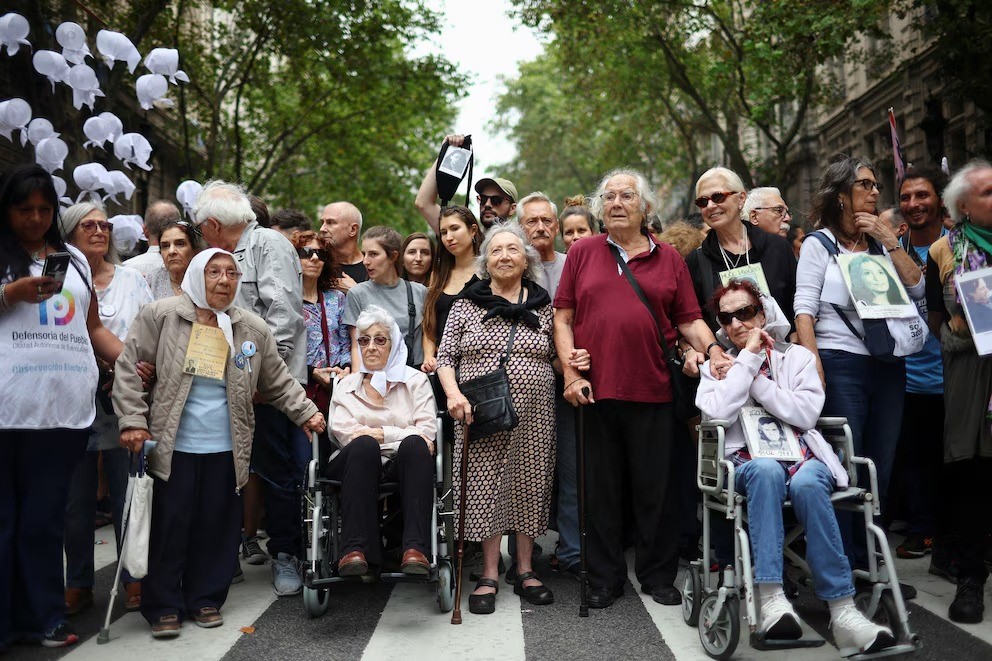 Giro ideológico: Madres de Plaza de Mayo y Pérez Esquivel denuncian a Maduro por una activista desaparecida