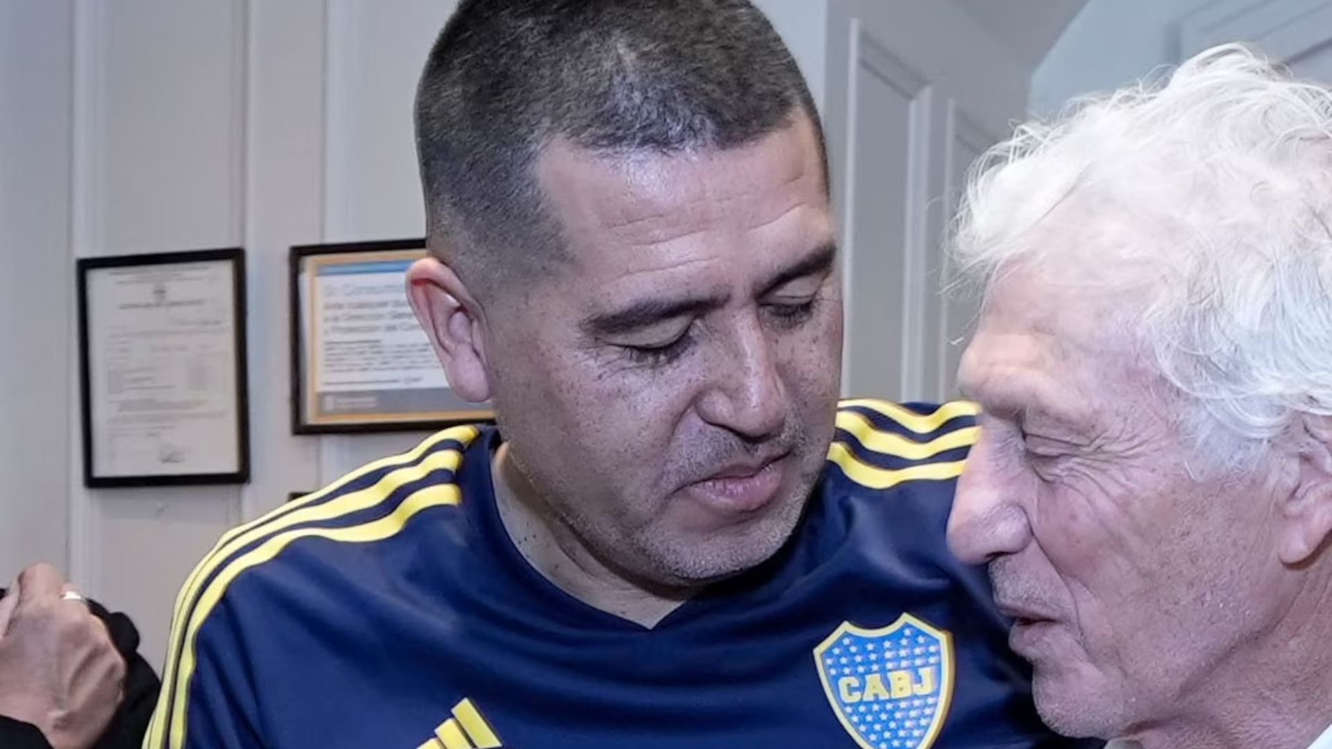 Pékerman, la primera opción como mánager deportivo para salvar las papas a Riquelme