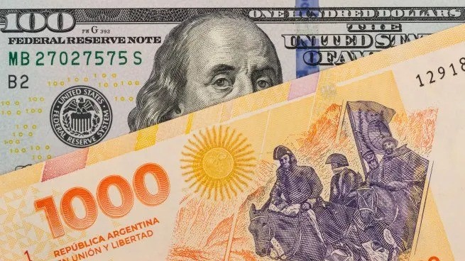 La Nación sale a “aspirar” pesos para evitar una fuga hacia el dólar