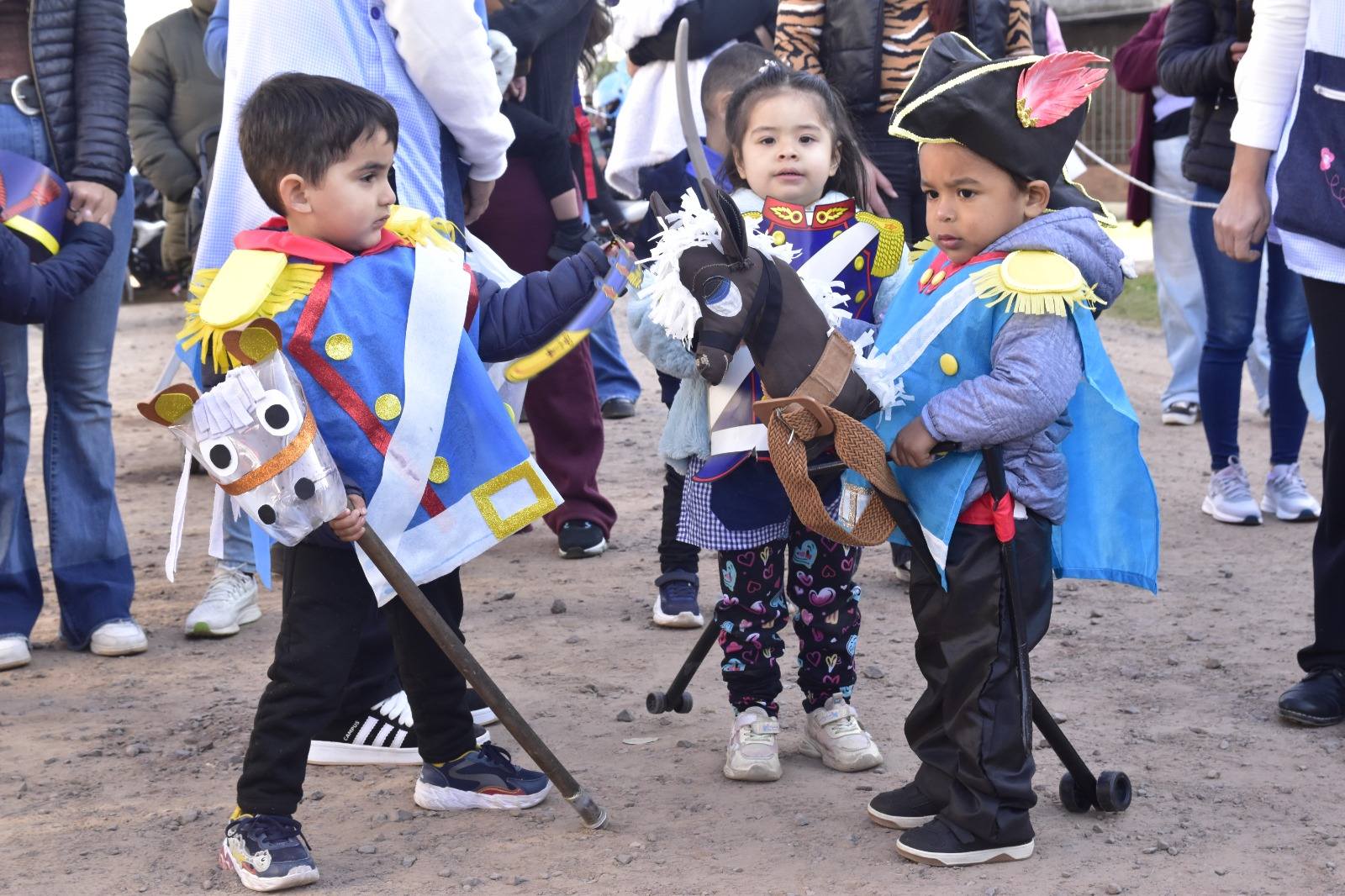  Municipalidad de Fontana: niños recrearon el Cruce de los Andes