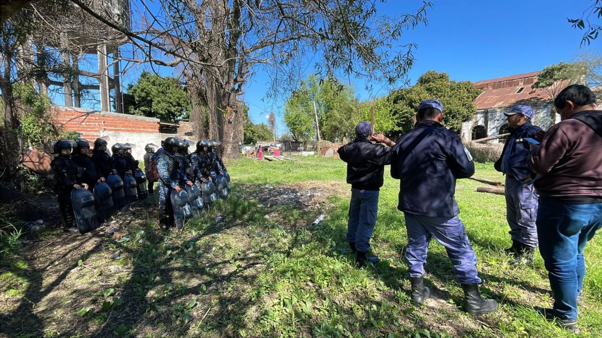 Rápido accionar policial para frenar incipiente usurpación de predios en la estación de trenes