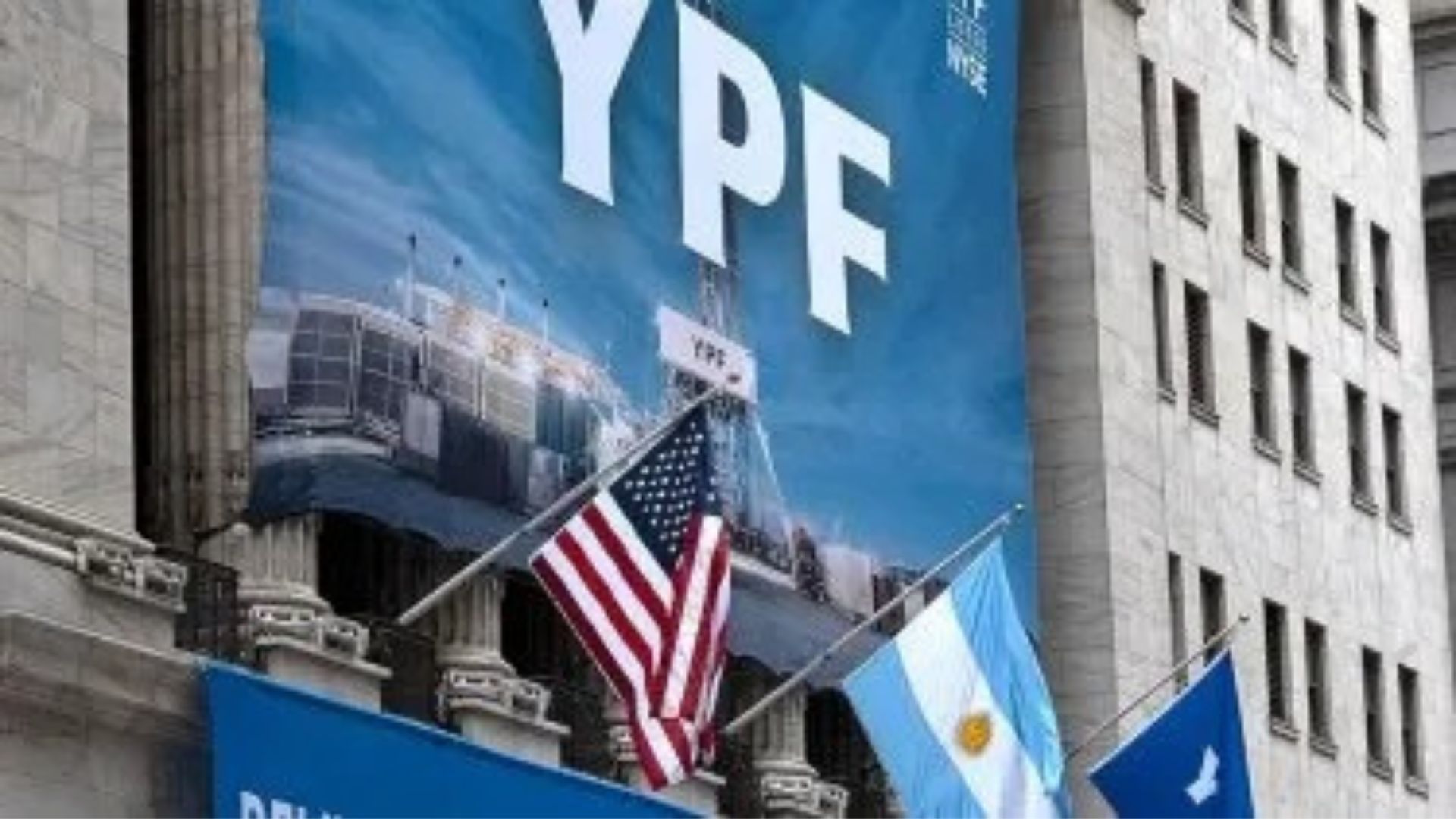 Suspenden la entrega de YPF a fondos buitre mientras avanza la apelación argentina