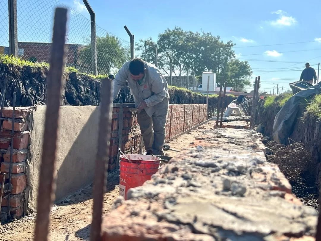 El Municipio de Fontana avanza en la construcción de desagües en el barrio San Francisco