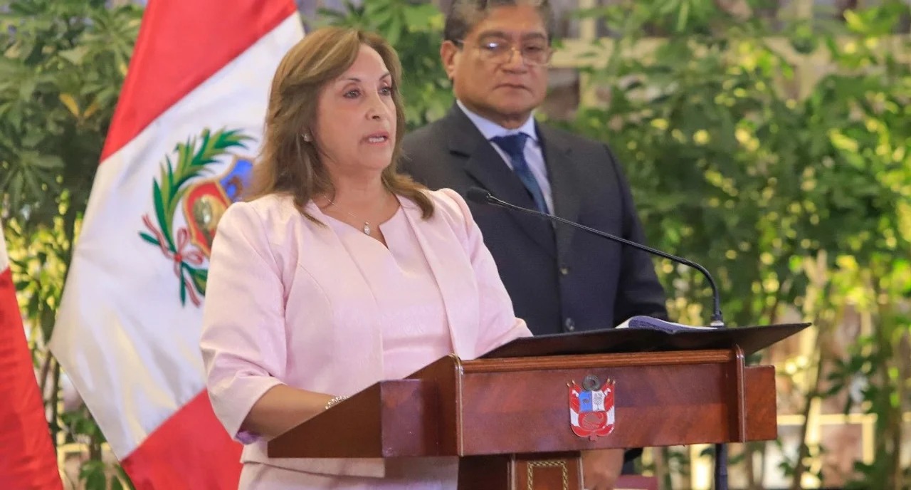 Boluarte ratifica que Perú no cederá “ni un centímetro” de su territorio 