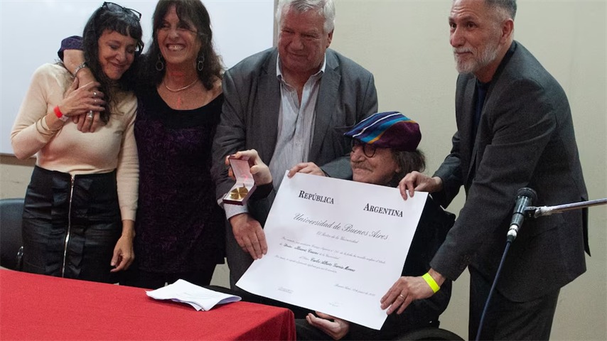 Charly García recibió el título de Doctor Honoris Causa en la UBA 