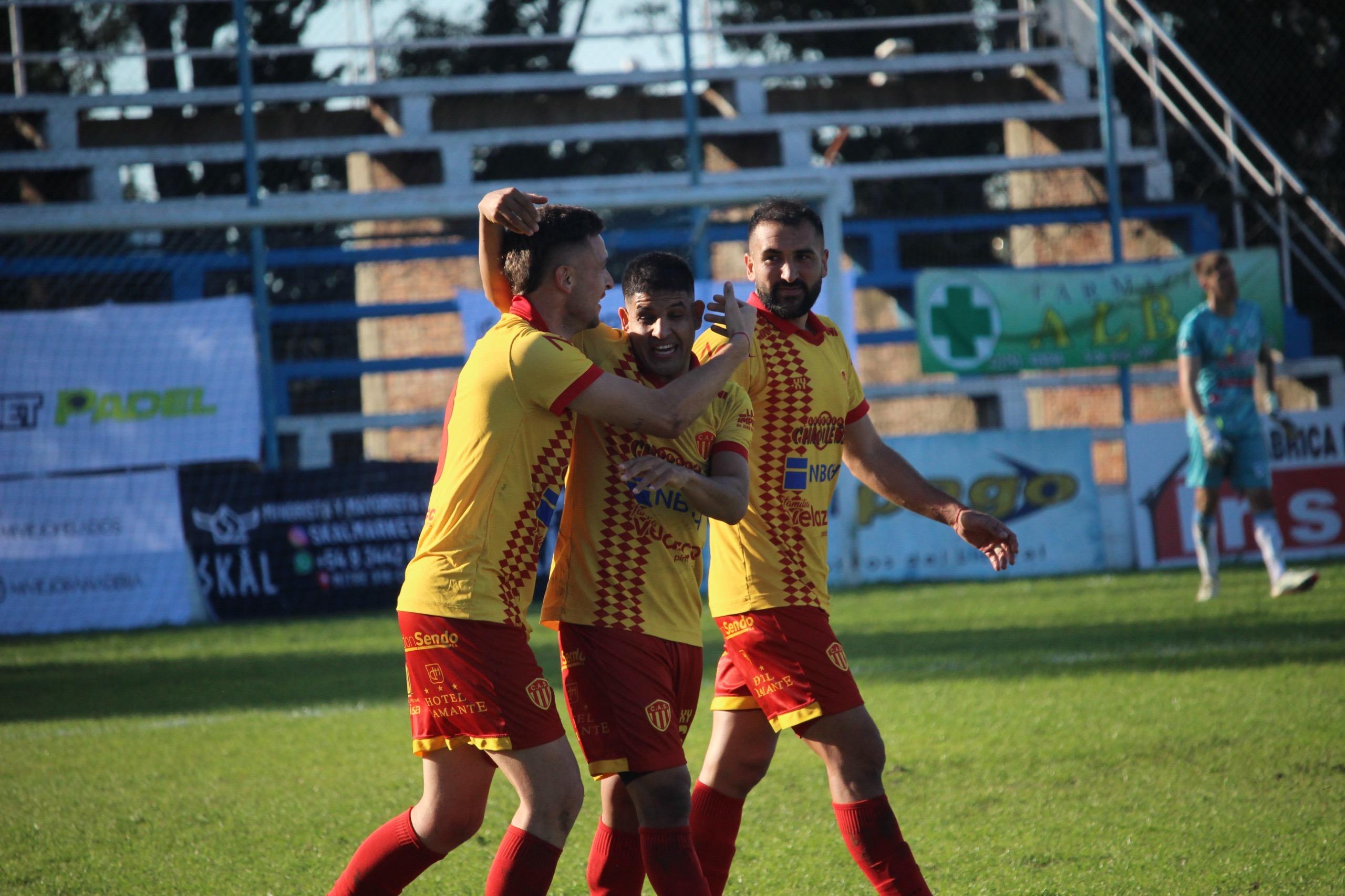 Con la intención de seguir arriba, Sarmiento recibe a El Linqueño