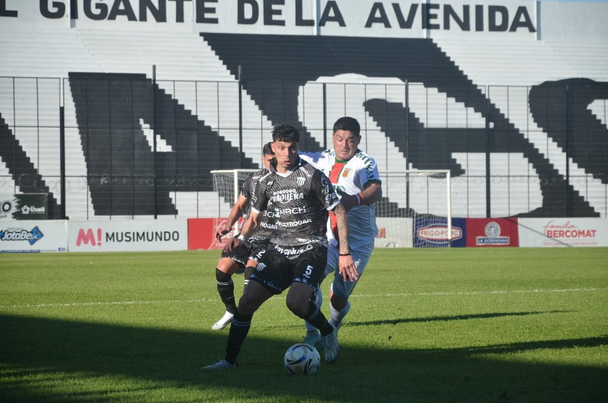 Con un gol agónico, For Ever rescata un punto clave ante un rival directo para entrar al Reducido
