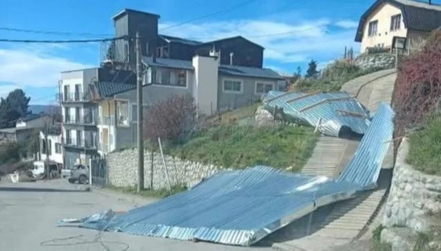 Temporal en Bariloche: voladuras, cortes de luz y caminos bloqueados 