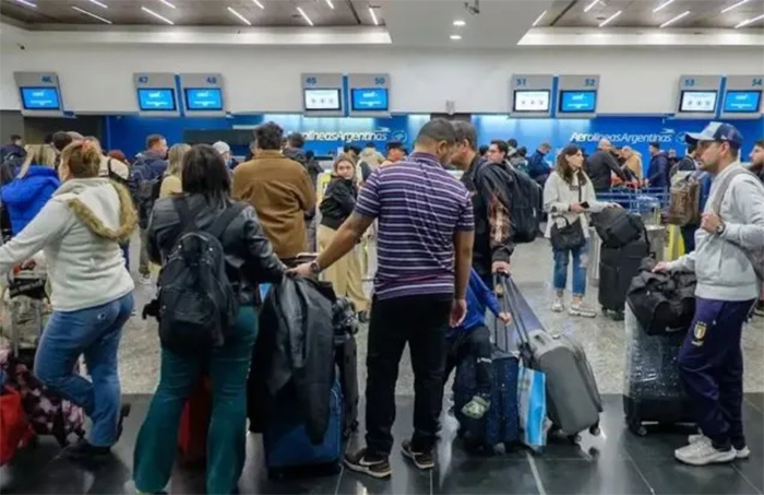 Paro de controladores aéreos: cancelaciones y demoras en todo el país 