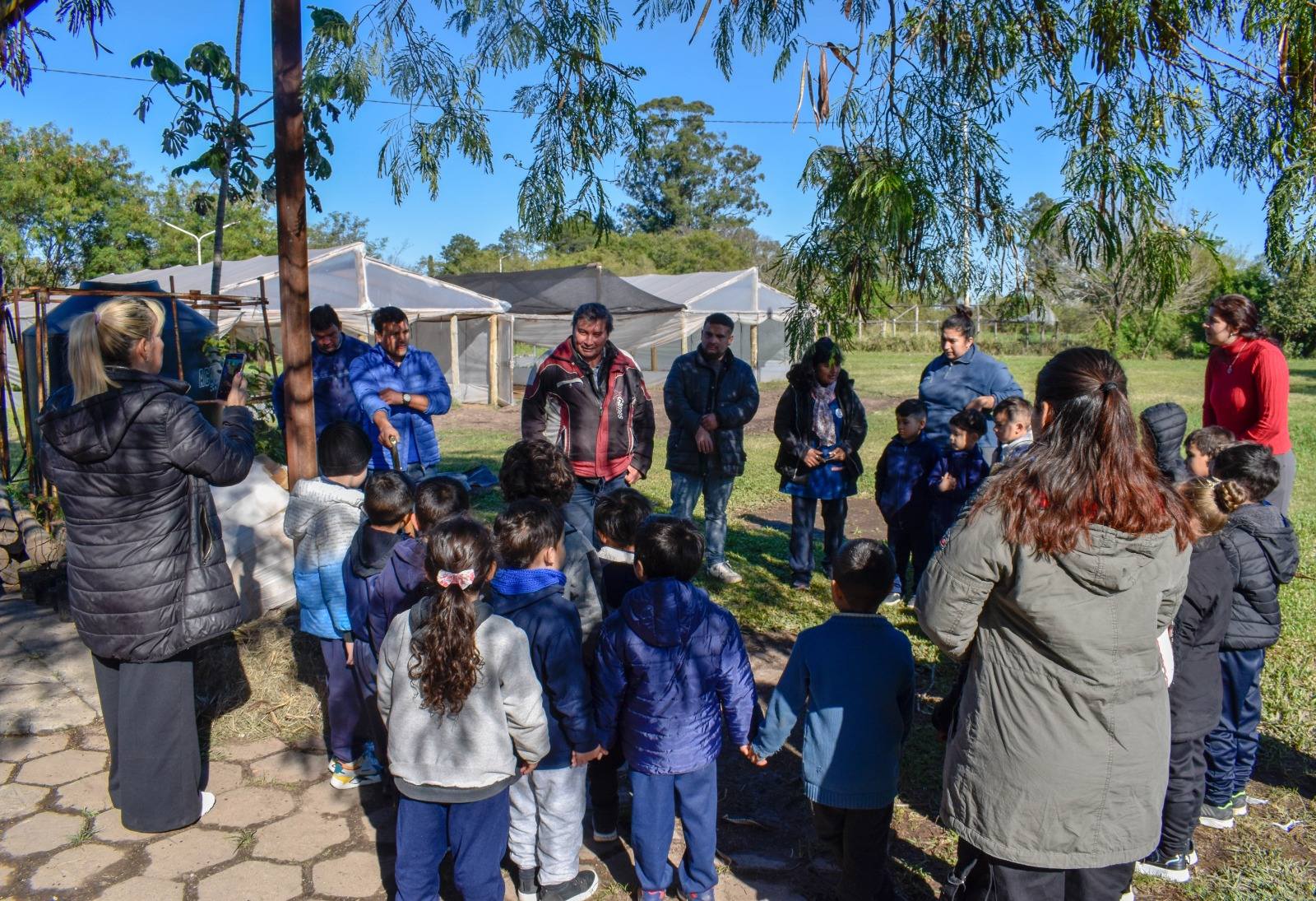  Municipio de Fontana: alumnos de jardines de infantes participaron de un taller de huerta ecológica
