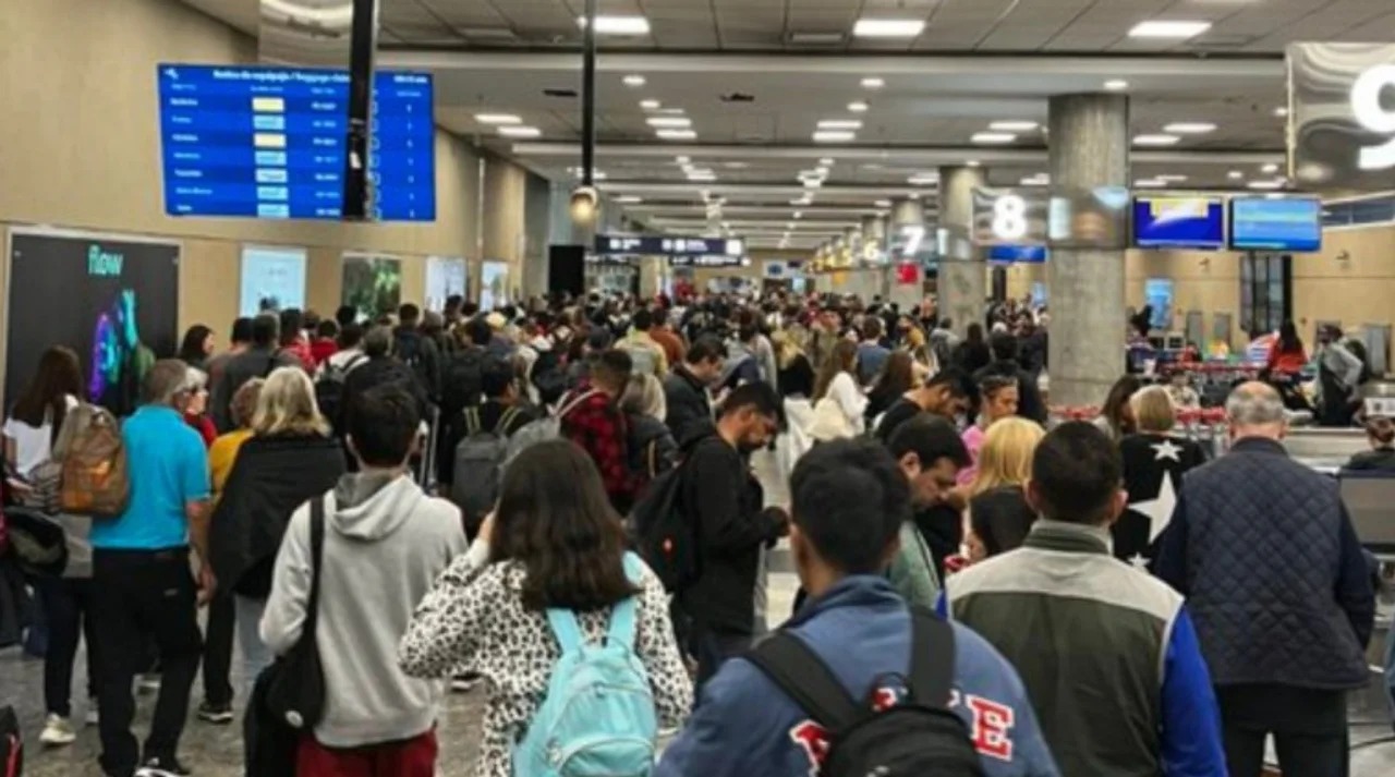 Nuevo paro de controladores aéreos afecta a más de 15.000 pasajeros 