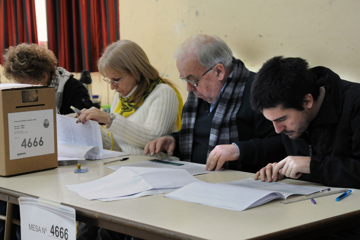  ¿Te sirve por laburar un día?  $ 80.000 por ser autoridad de mesa en octubre