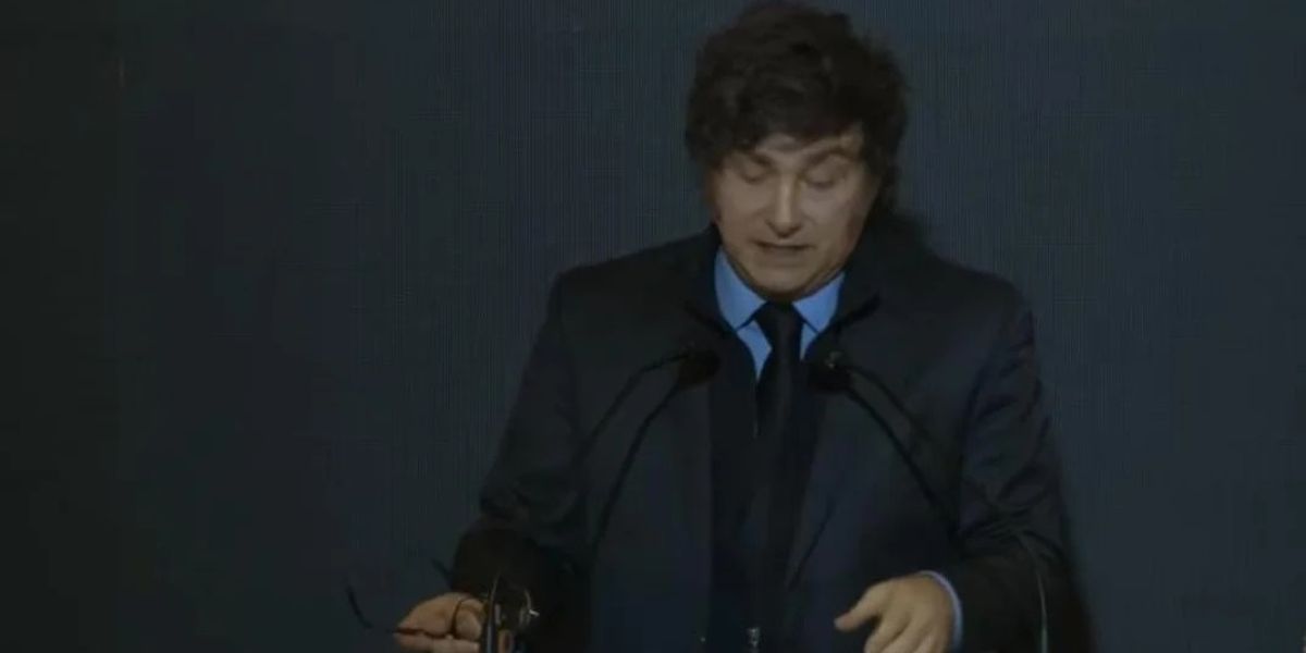 Tras las pedradas en Lomas de Zamora, Milei dio explicaciones sobre las coimas en ANDIS