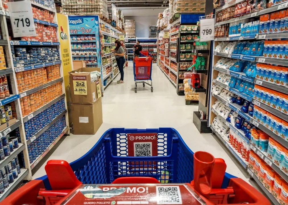 ¿No era que baja la inflación? Los alimentos subieron hasta 3% en agosto