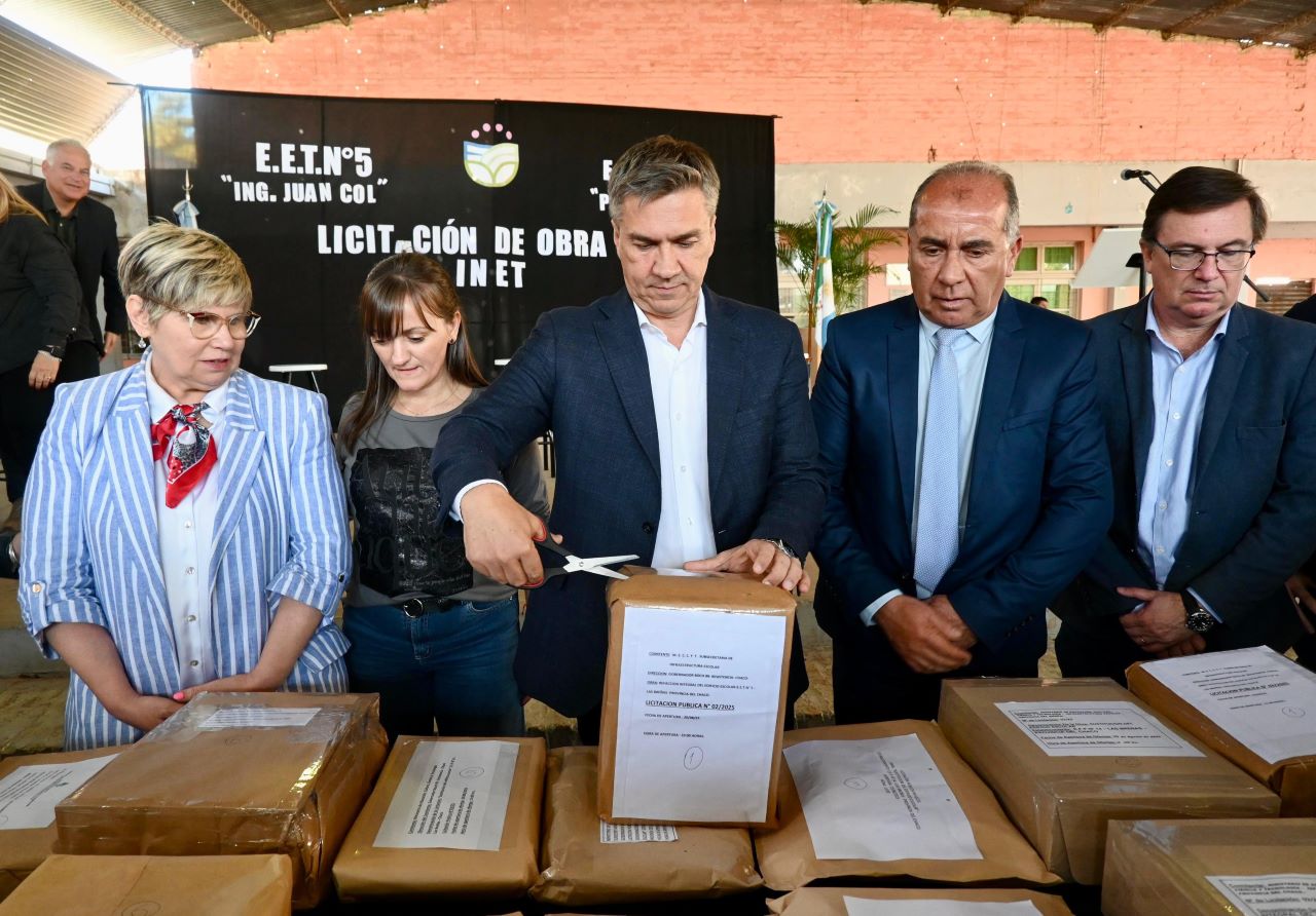 Apertura de sobres para construir y refaccionar escuelas en Las Breñas