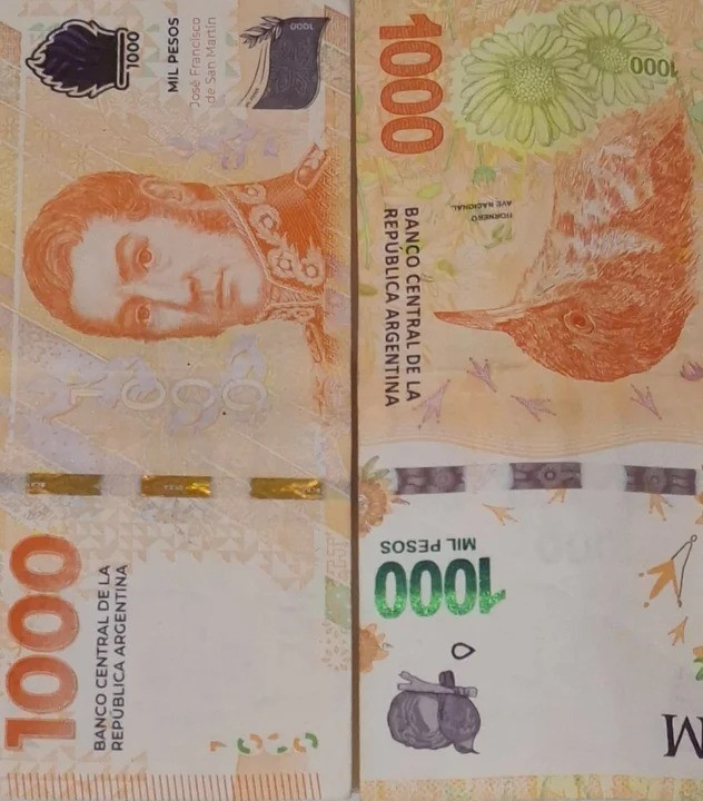 Según la psicología, ¿Qué significa ordenar billetes de $1000 “cabeza con cabeza”?