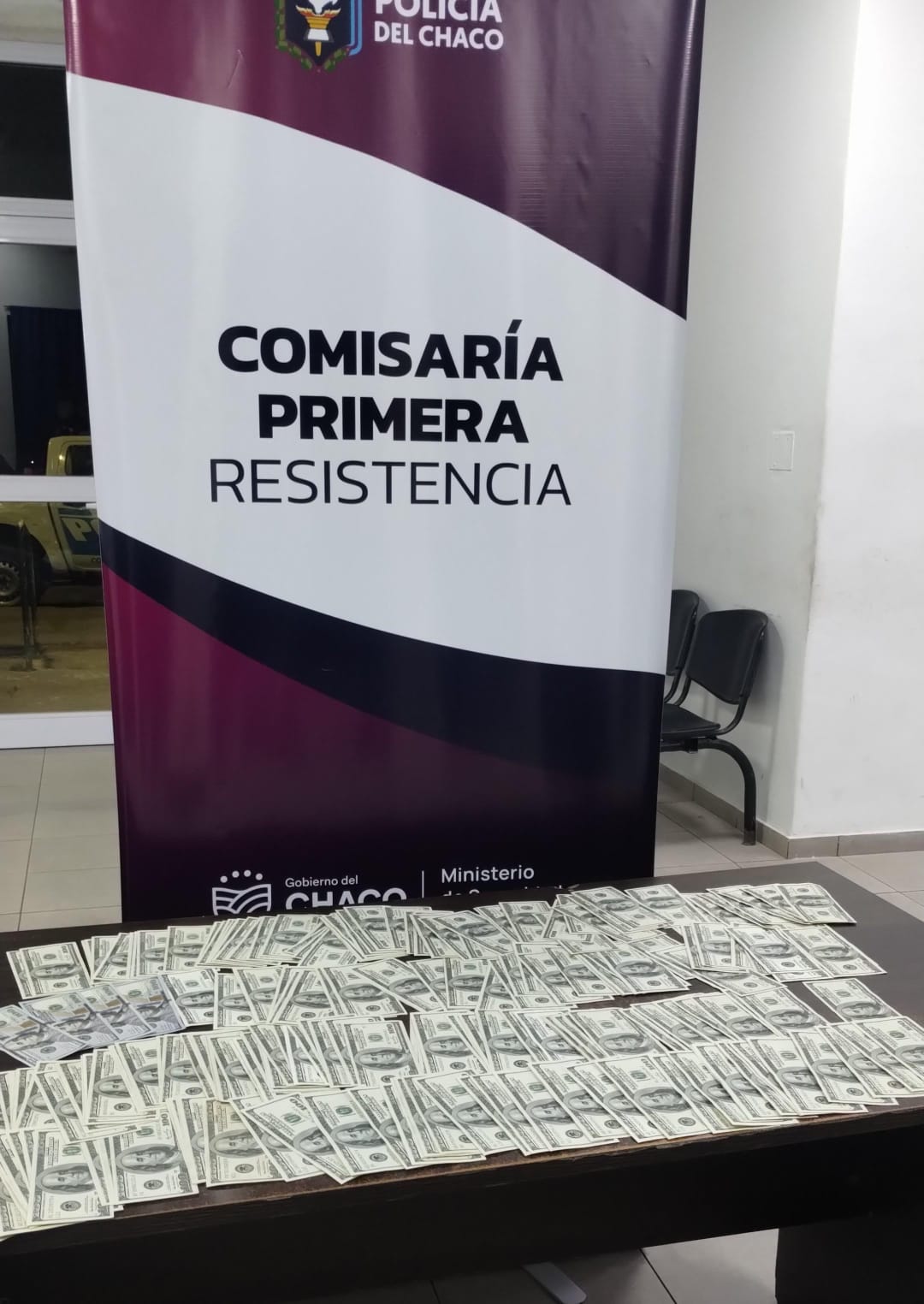 Estacionaron en la oscuridad cerca de una “cueva” de Resistencia: les encontraron 23 mil dólares 