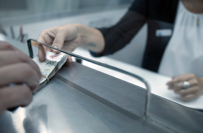 La batalla financiera de Milei: los bancos argentinos rechazan perder plata 