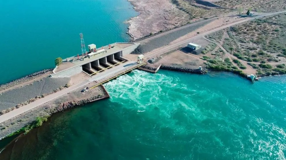 El Gobierno avanza con la privatización de cuatro hidroeléctricas en el Comahue 