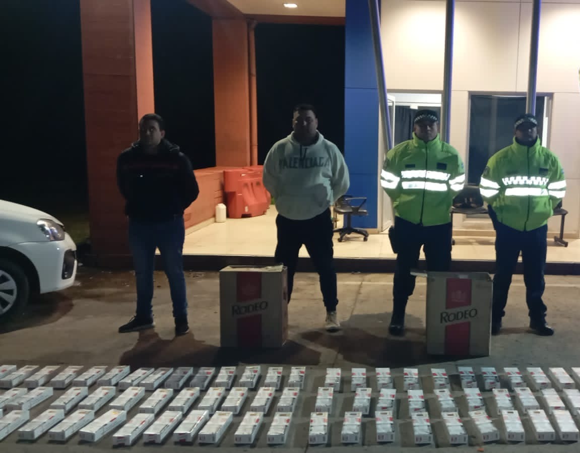 Incautan cien bultos de cigarrillos ilegales en un control caminero en Puerto Eva Perón