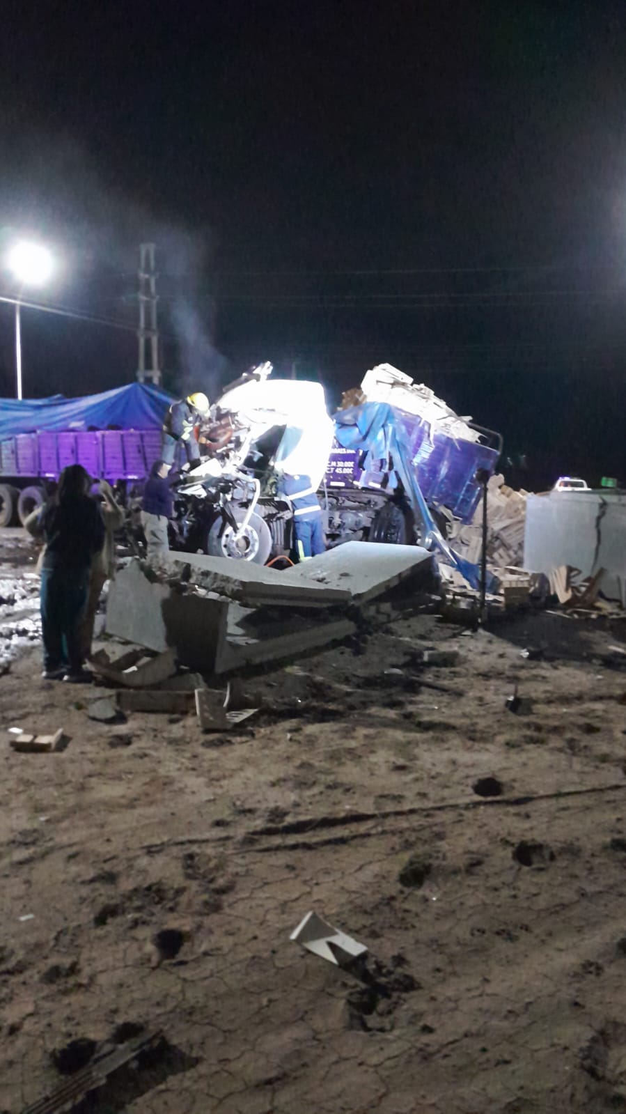 Un chofer muerto en brutal choque entre dos camiones en Quitilipi