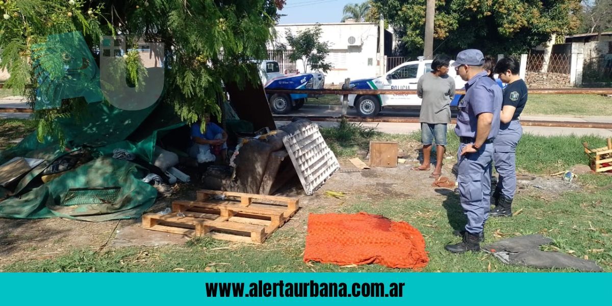 La rápida intervención policial evita la usurpación de un lote junto a las vías