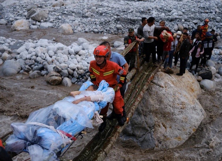 Al menos 66 muertos luego de un terremoto de magnitud 6,6 en China  