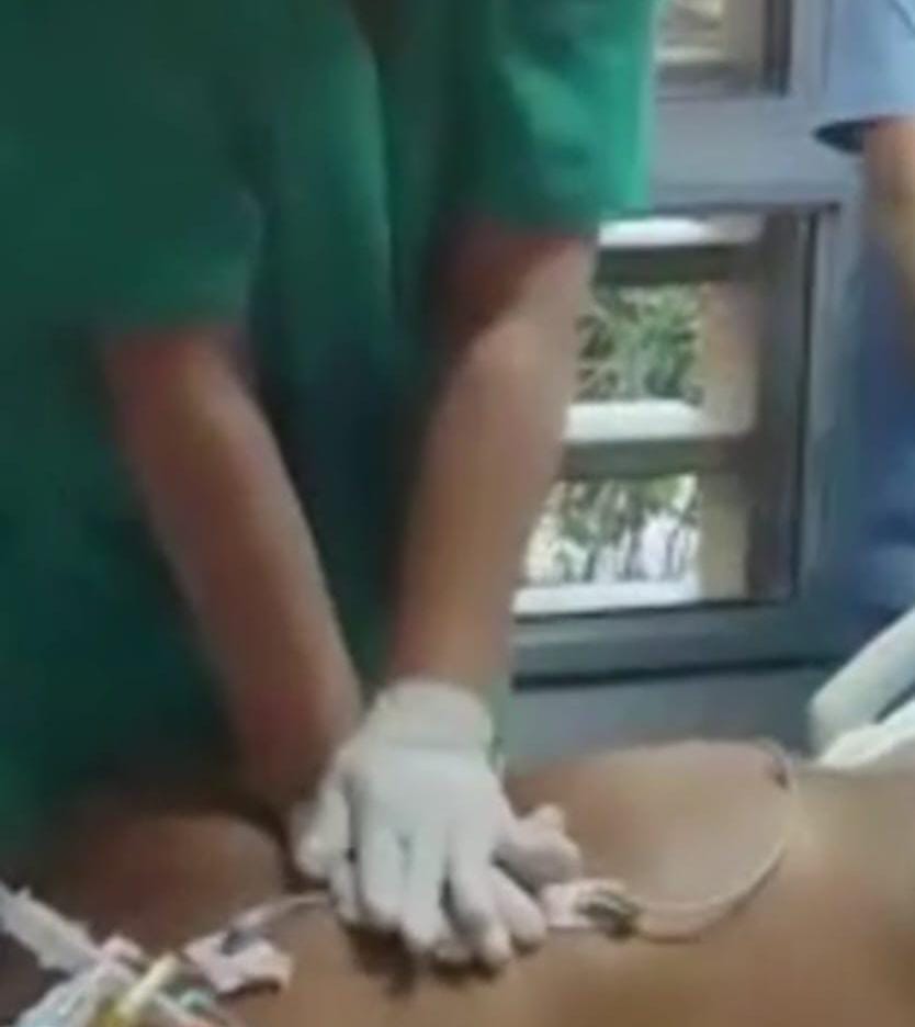 El Ministerio de Salud repudia el accionar de personal que reanimaba a un paciente y filmó la situación