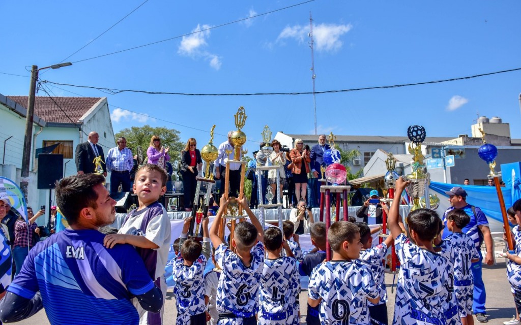 106° Aniversario de Fontana, con desfile e inauguraciones y cierre con gran fiesta popular