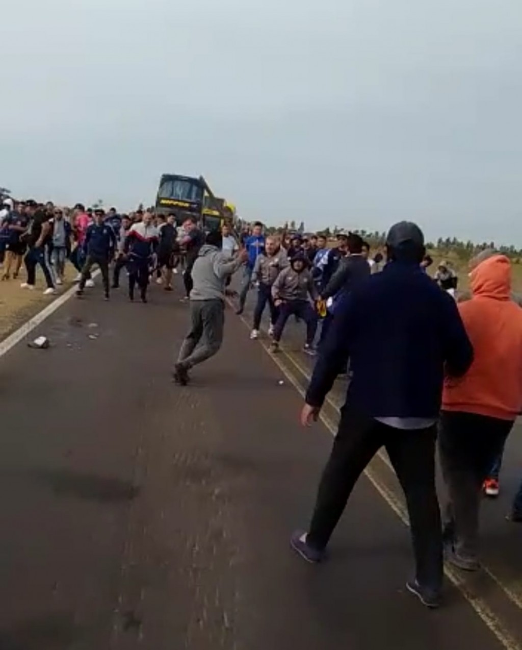 El incidente entre los hinchas de Talleres y manifestantes se dio fuera de la provincia del Chaco