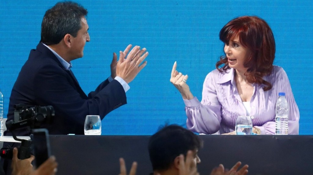 Pobreza: CFK le pidió a Massa “más intervención en el sector alimentario”