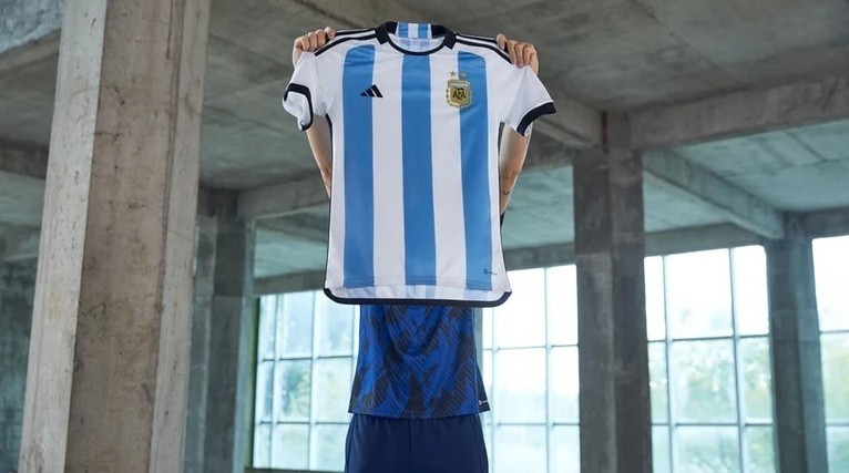 Por la alta demanda faltan camisetas de la Selección Argentina