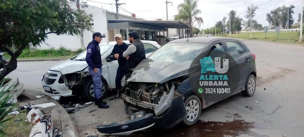 ¡AHORA-URGENTE! - Sáenz Peña : colisionaron dos automóviles en Colectora y Calle 20 