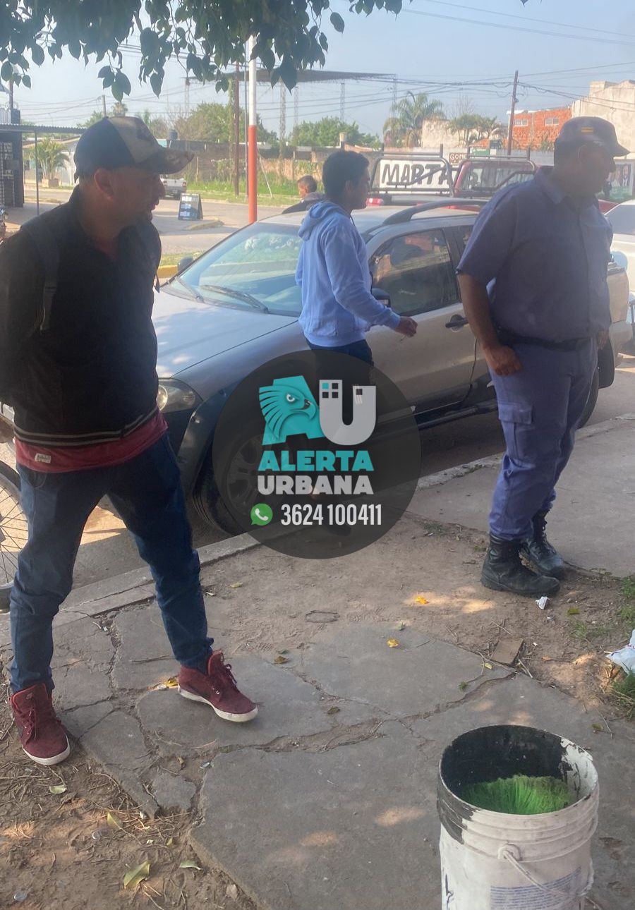 Resistencia: fueron captados in fraganti quitando una batería de un auto robado