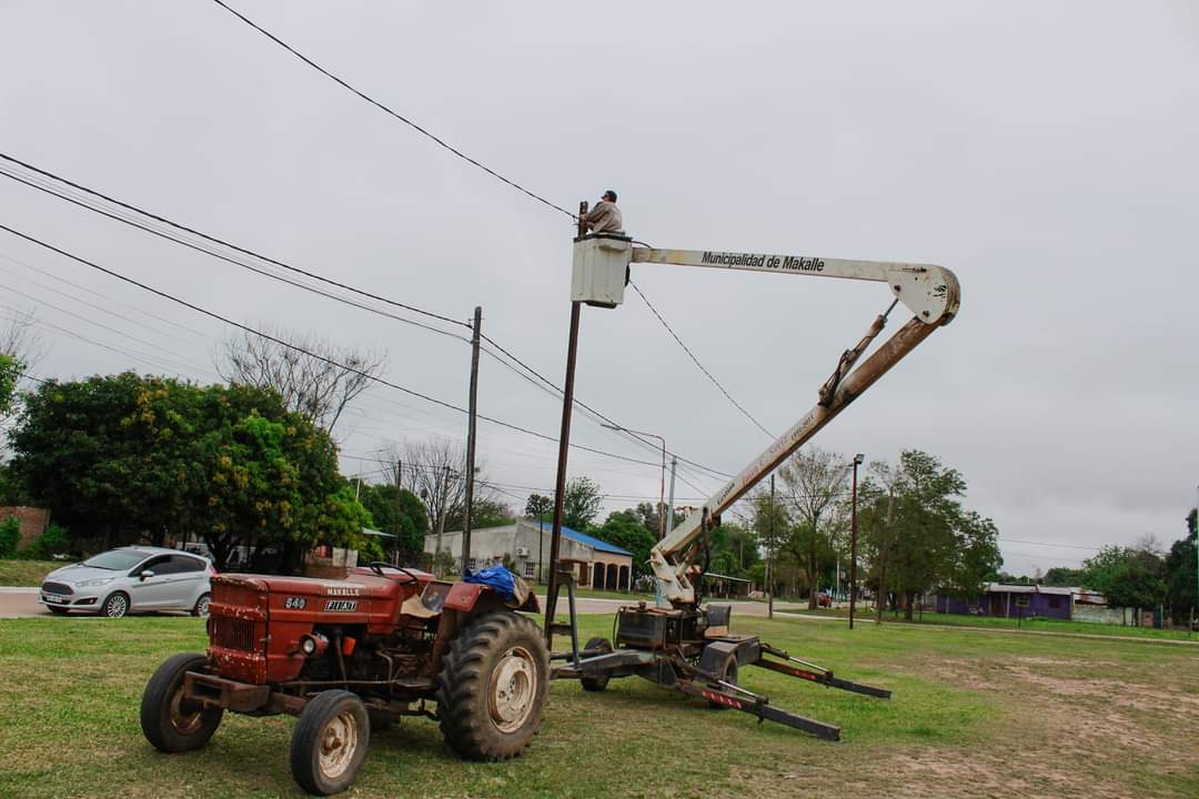 El municipio de Makallé llevó a cabo reparación de luminarias en la cancha de fútbol 7