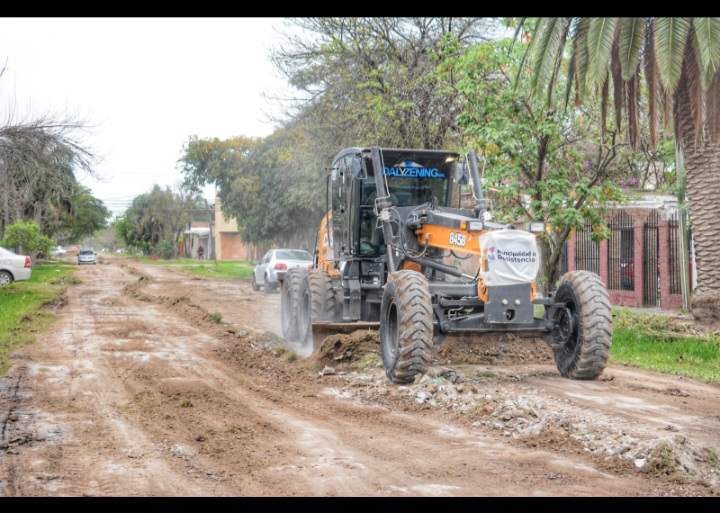 Mantenimiento de calles de tierra: extenso trabajo ejecuta Resistencia en Villa Libertad 