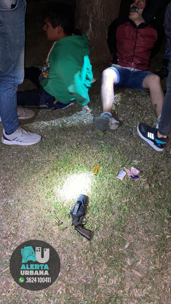 Resistencia: Paseaban en motocicleta y los sorprendió la Policía , arrojaron su arma de fuego