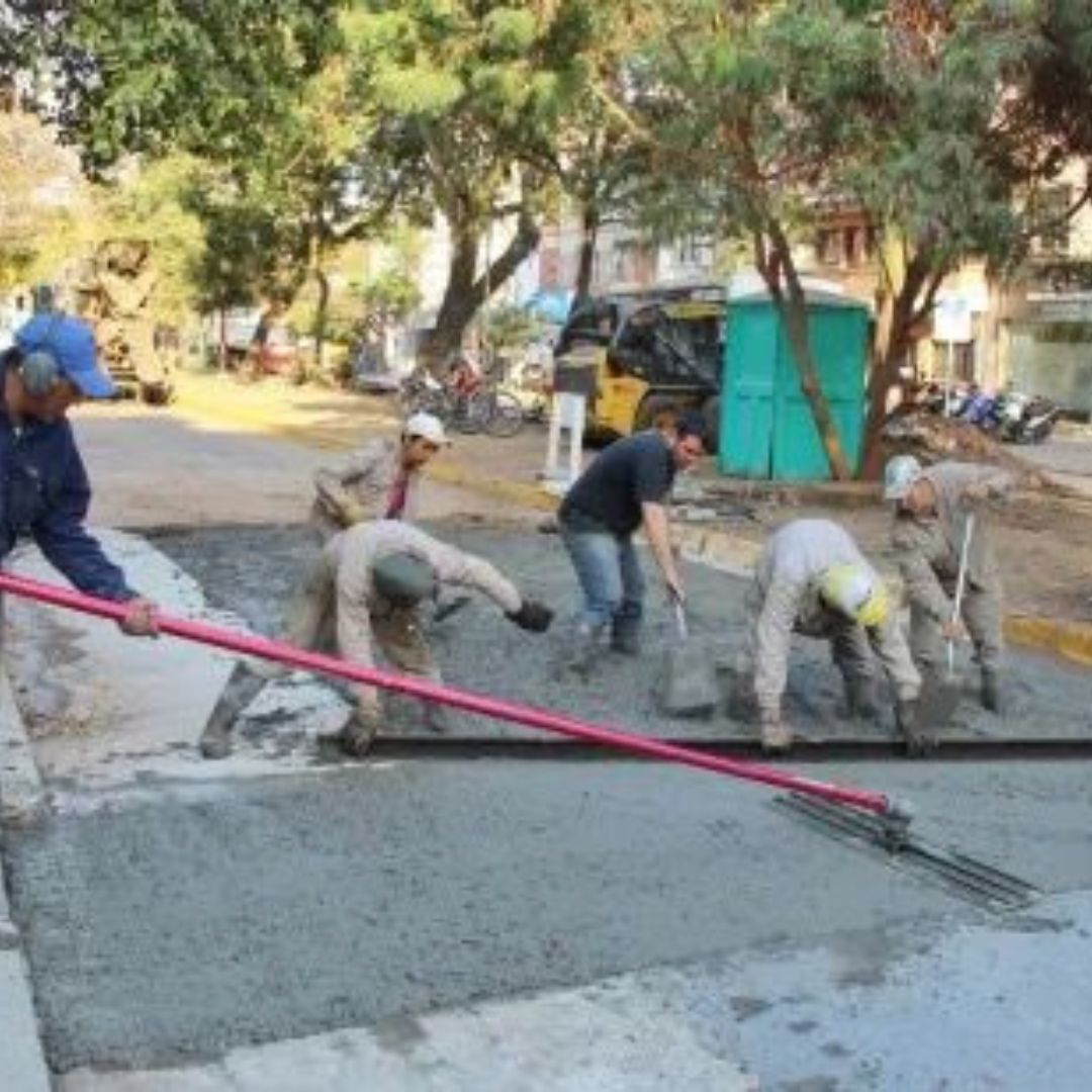 Continúa el bacheo y reparación de calles de Resistencia 