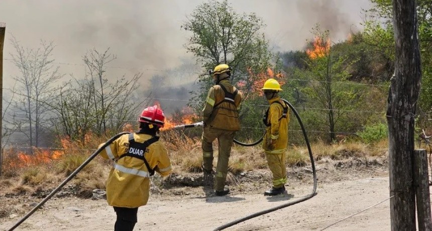 Incendios en Córdoba: por el avance del fuego hay evacuados