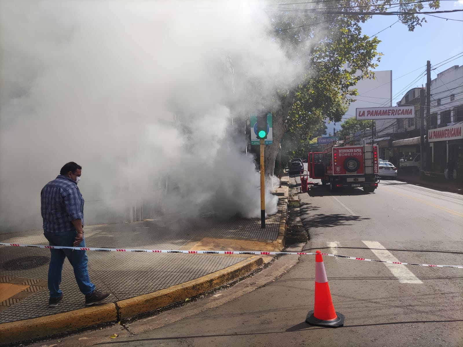 El incendio de un transformador dejó sin luz a una zona cercana a Casa de Gobierno
