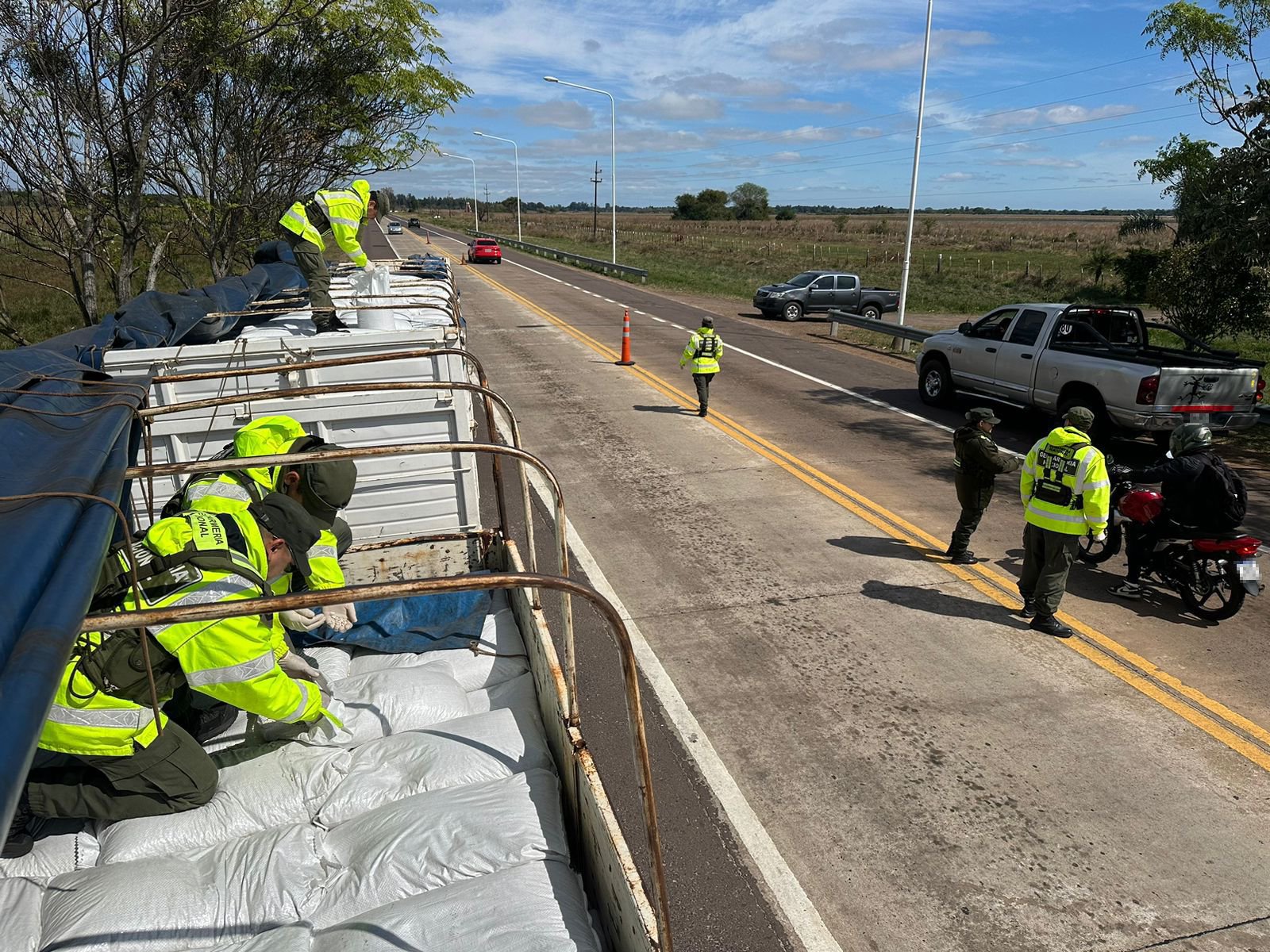 Documentación inconsistente: Secuestraron en Corrientes cargamento de porotos salido del Chaco 