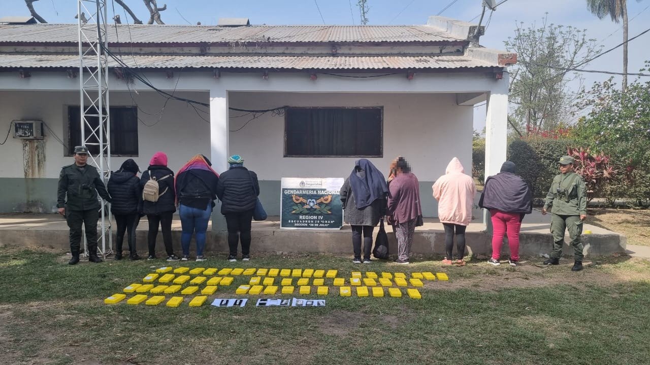 Detienen a ocho mujeres que llevaban 60 kilos de cocaína pegados al cuerpo