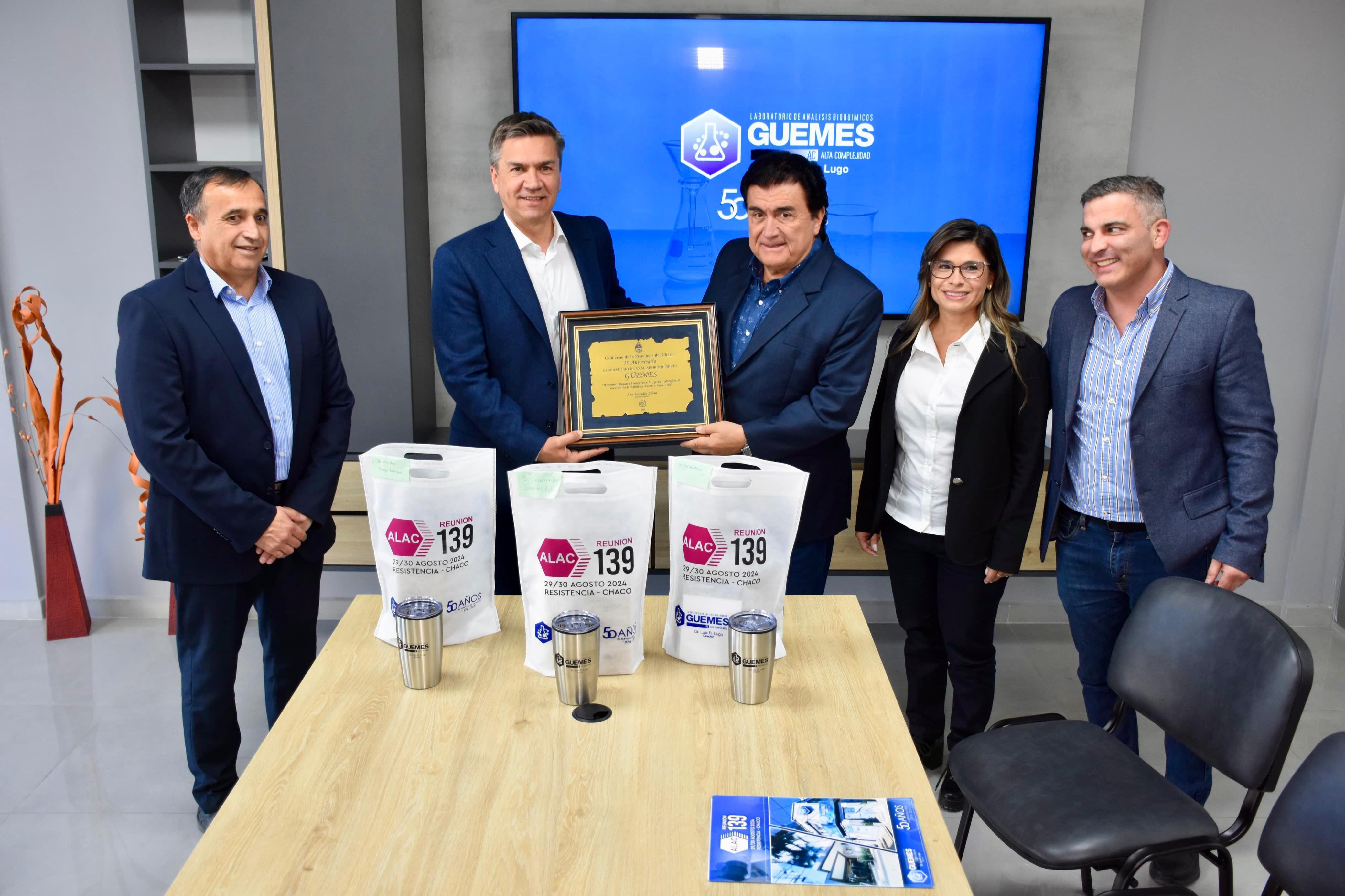 Zdero destacó el aporte a la salud de tradicional laboratorio que cumplió 50 años